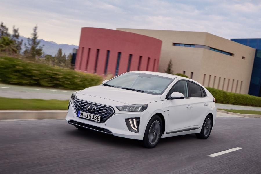  Hyundai IONIQ plug-in (AE) 2019 года  (WW) (фото 16 из 45)